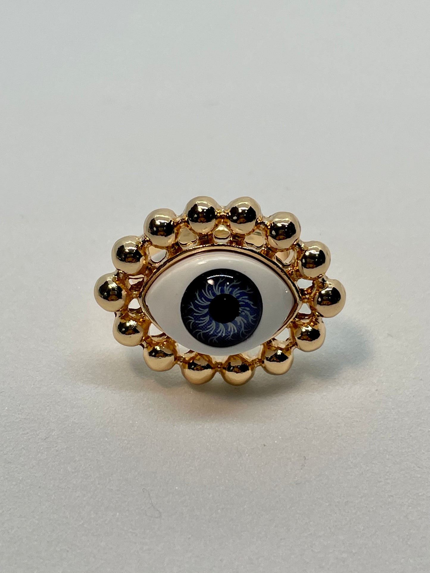 Anillo en forma de ojo