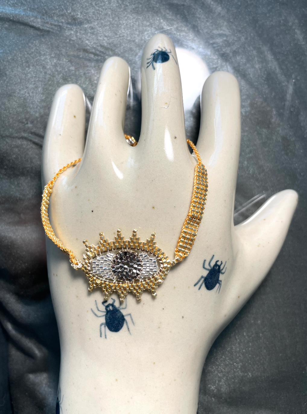 Pulsera en forma de ojo