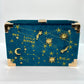 Bolsa tipo clutch con bordado de constelación