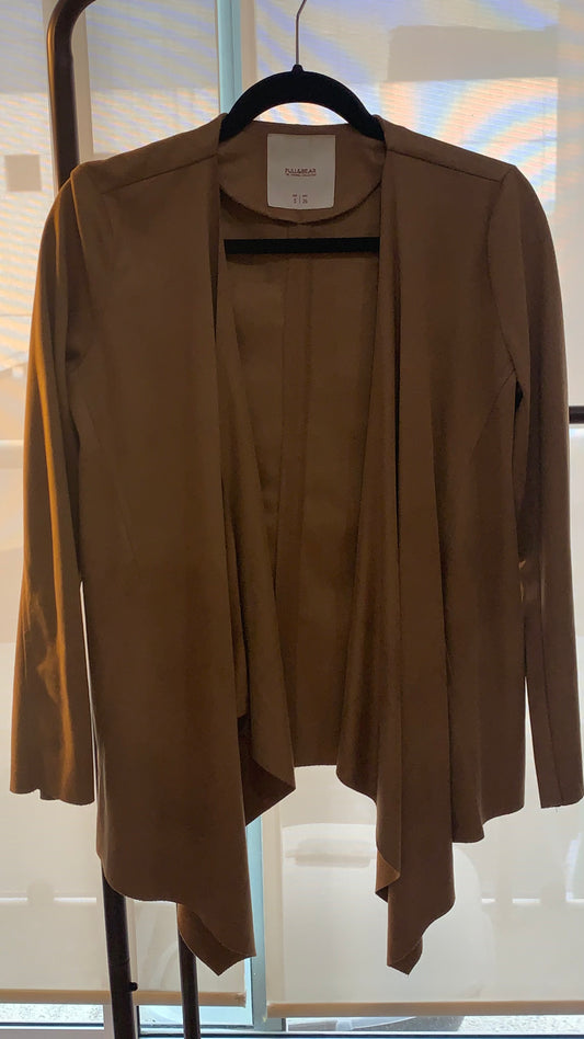 Sobrepuesto tipo piel marca Pull & Bear
